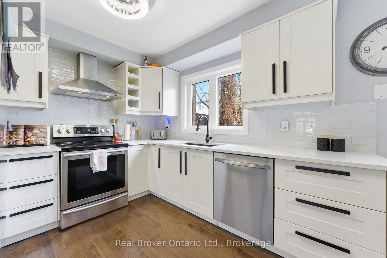 635 Amelia Crescent, Burlington, Ontario  L7L 6E6 - Photo 13 - W13034076