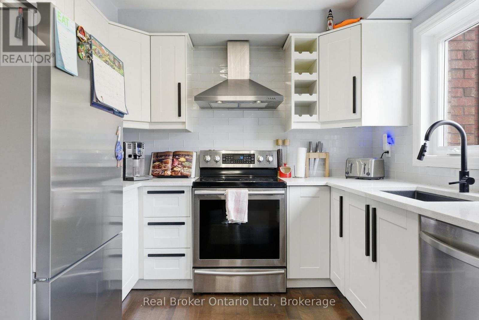 635 Amelia Crescent, Burlington, Ontario  L7L 6E6 - Photo 14 - W13034076