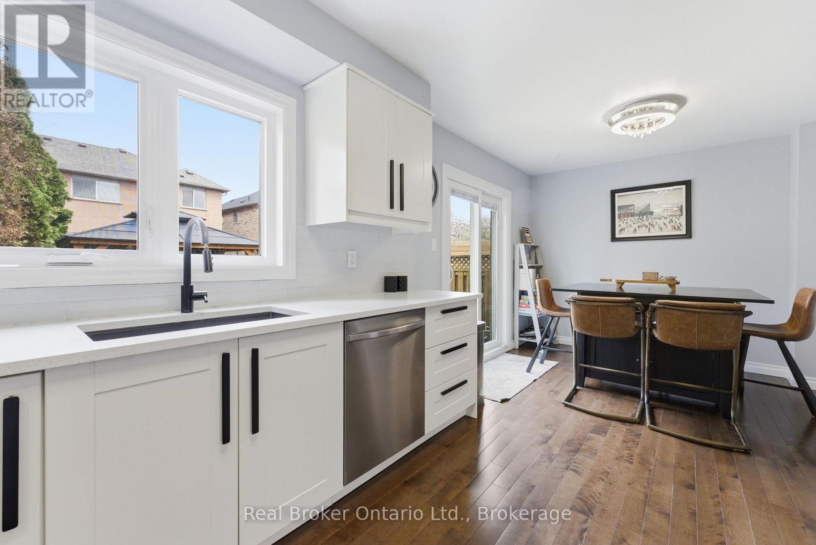 635 Amelia Crescent, Burlington, Ontario  L7L 6E6 - Photo 15 - W13034076