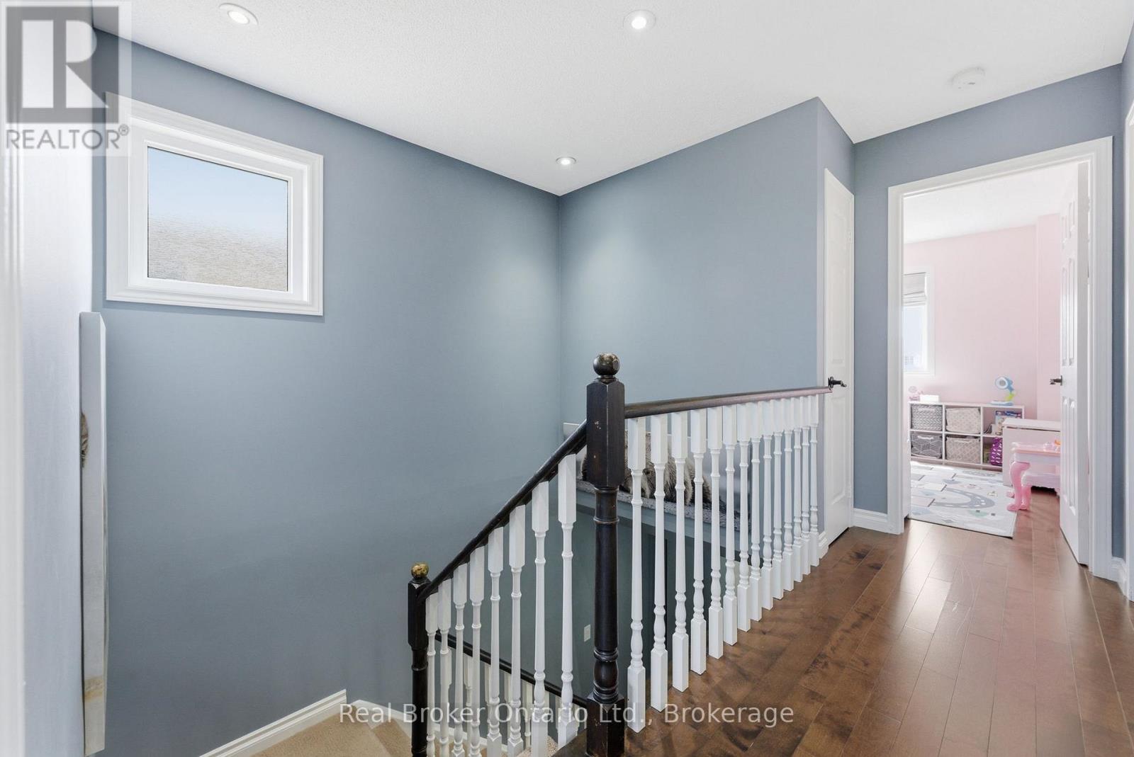 635 Amelia Crescent, Burlington, Ontario  L7L 6E6 - Photo 19 - W13034076