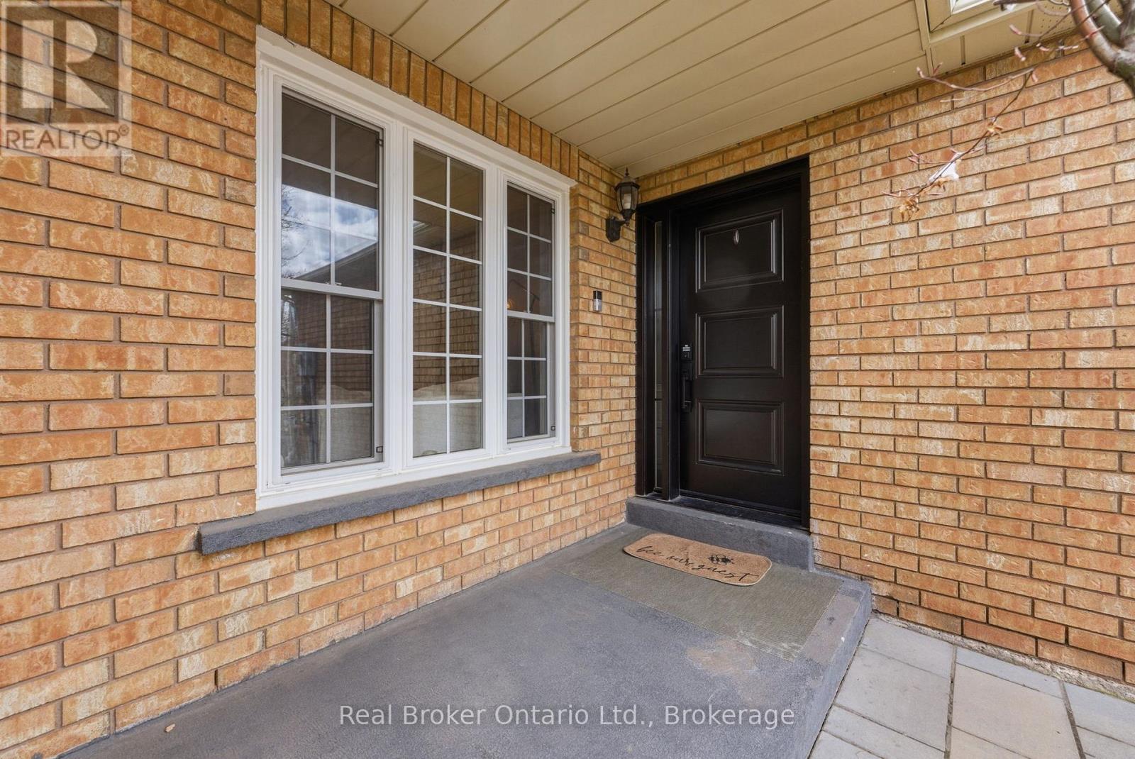 635 Amelia Crescent, Burlington, Ontario  L7L 6E6 - Photo 3 - W13034076