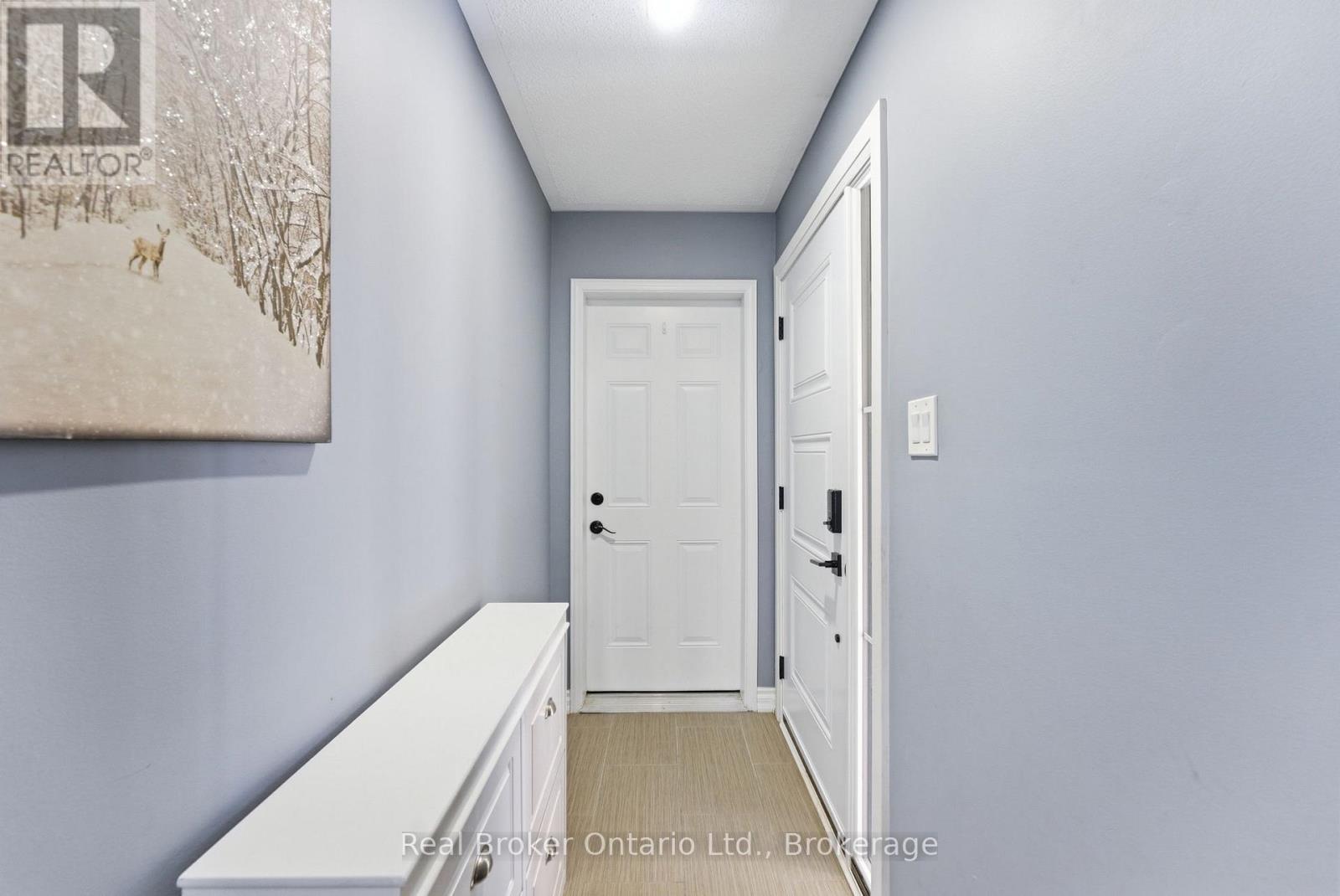 635 Amelia Crescent, Burlington, Ontario  L7L 6E6 - Photo 4 - W13034076