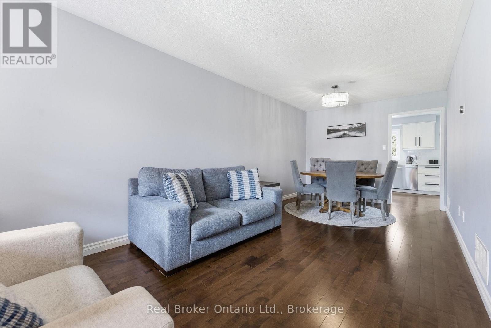 635 Amelia Crescent, Burlington, Ontario  L7L 6E6 - Photo 6 - W13034076