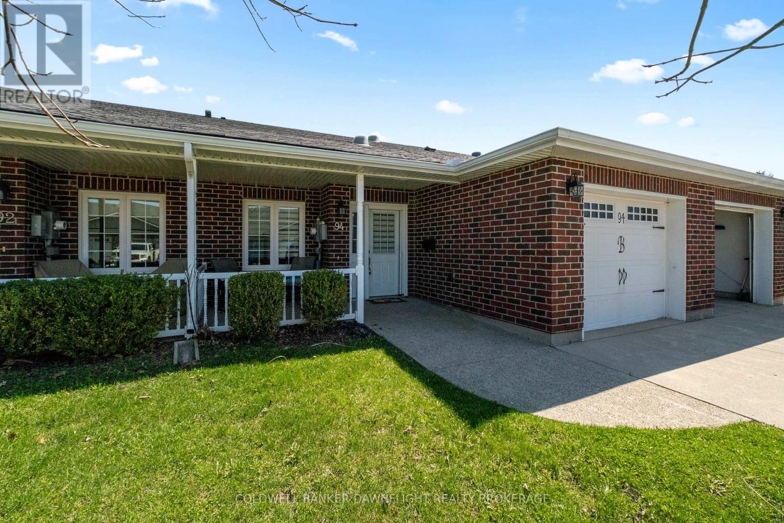 94 Redford Drive, South Huron, Ontario  N0M 1S3 - Photo 2 - X12792896