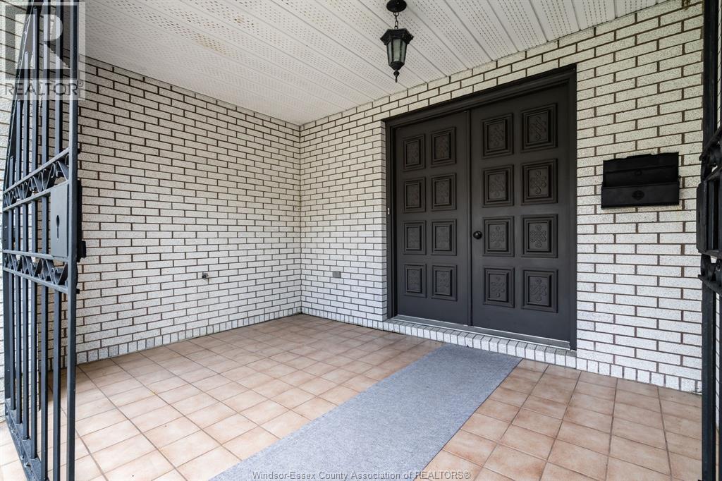 3770 Huntington, Windsor, Ontario  N9E 3W8 - Photo 2 - 26008954