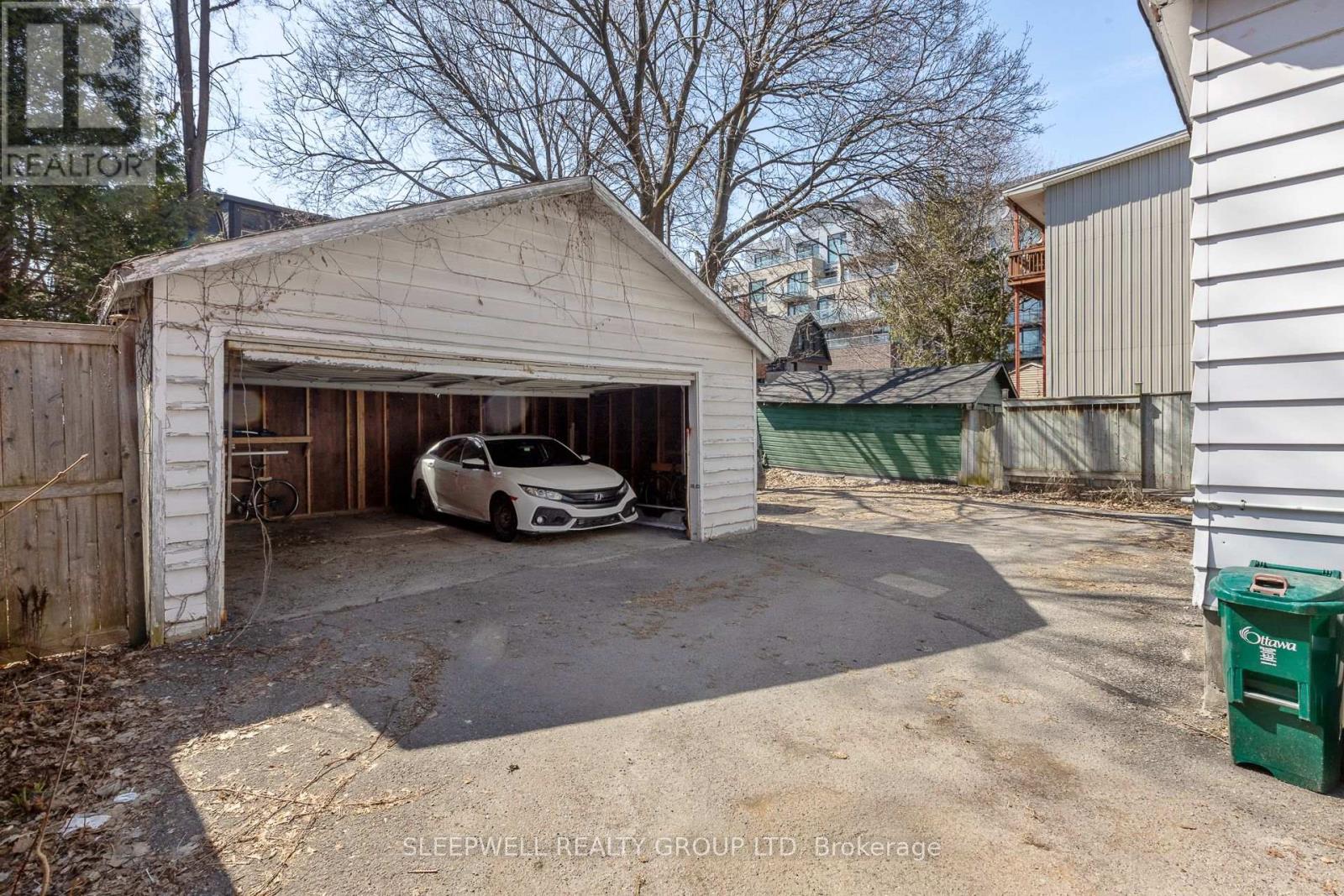 84 Fourth Avenue, Ottawa, Ontario  K1S 2L2 - Photo 3 - X12937508