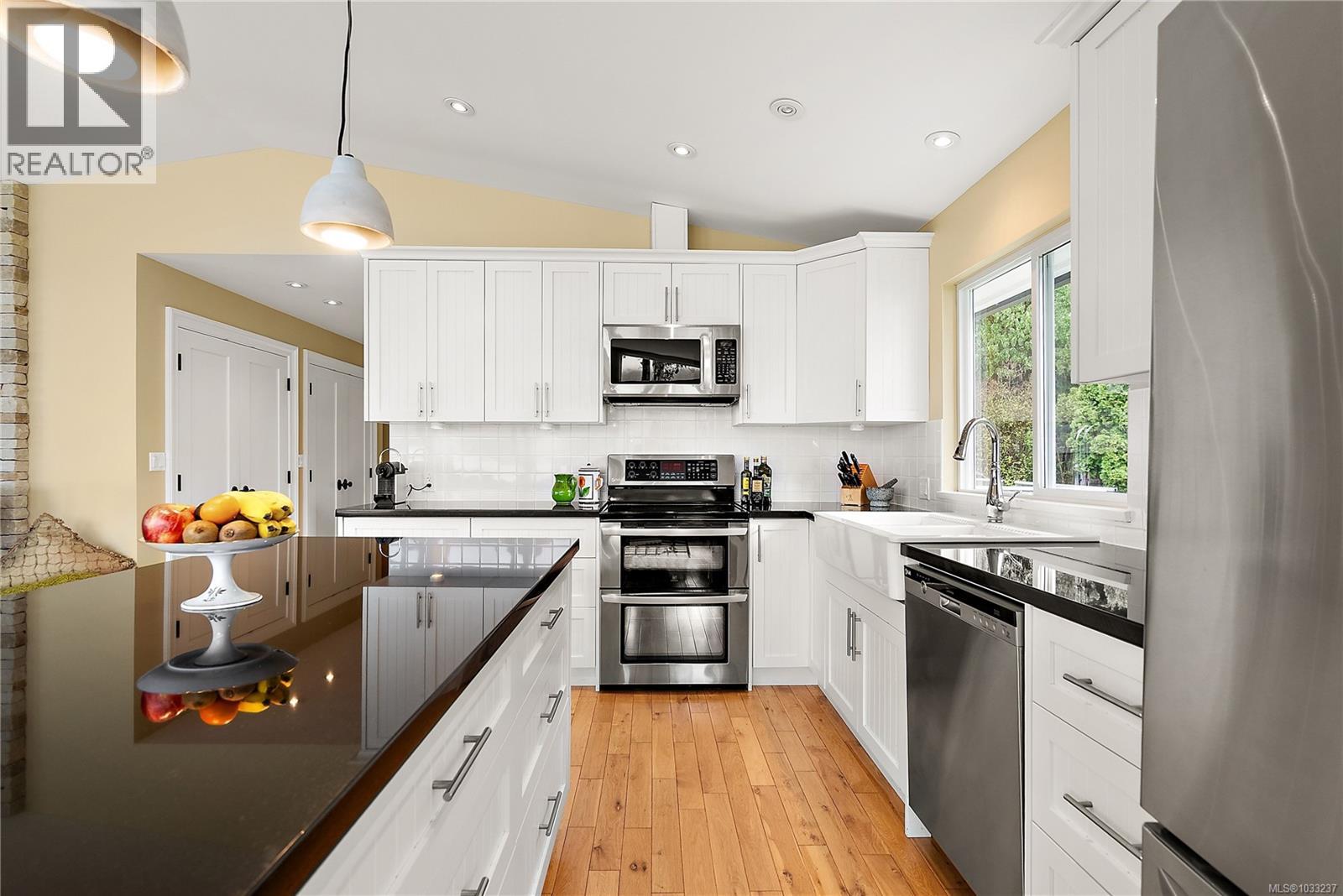 976 Lands End Rd, North Saanich, British Columbia  V8L 5L3 - Photo 12 - 1033237