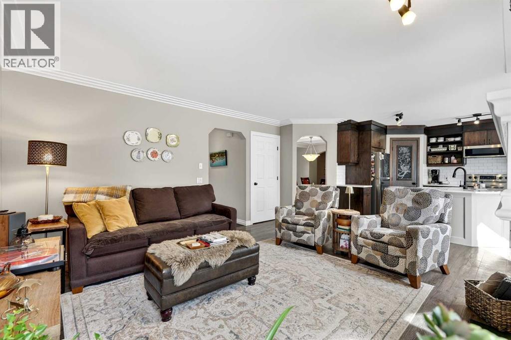 280 Mt Selkirk Close Se, Calgary, Alberta  T2Z 2P7 - Photo 12 - A2300401