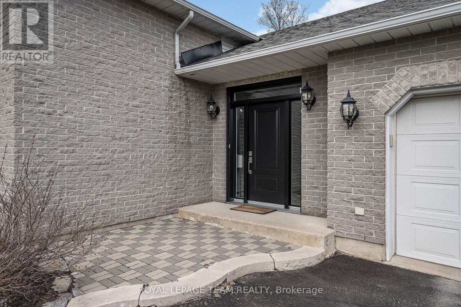 1517 Back Place Avenue, Ottawa, Ontario  K4P 1R3 - Photo 3 - X13034096