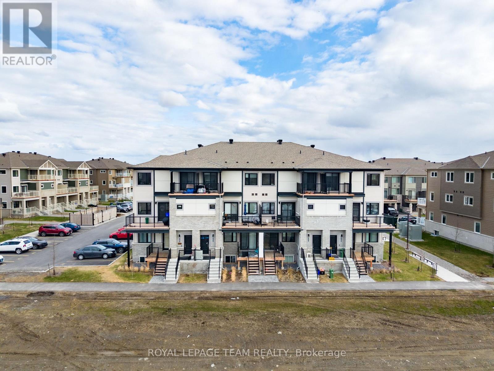 966 CHAPMAN MILLS DRIVE, Ottawa, Ontario