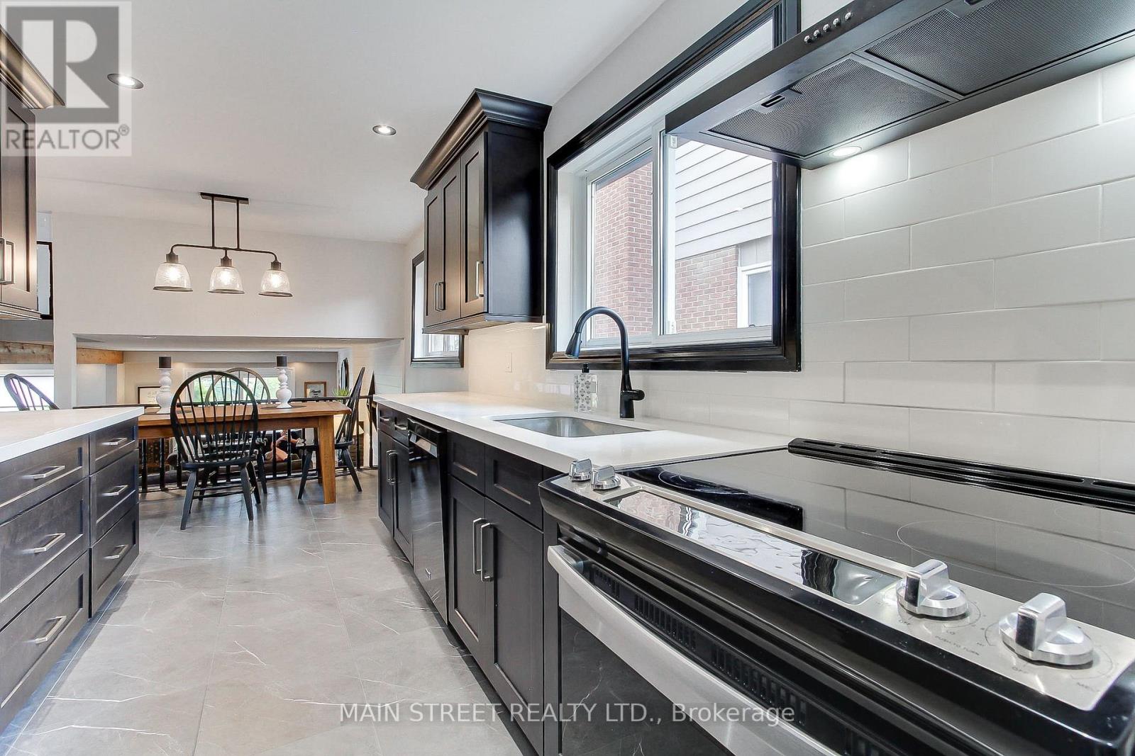 124 Lee Avenue, Bradford West Gwillimbury, Ontario  L3Z 1A9 - Photo 7 - N12687798