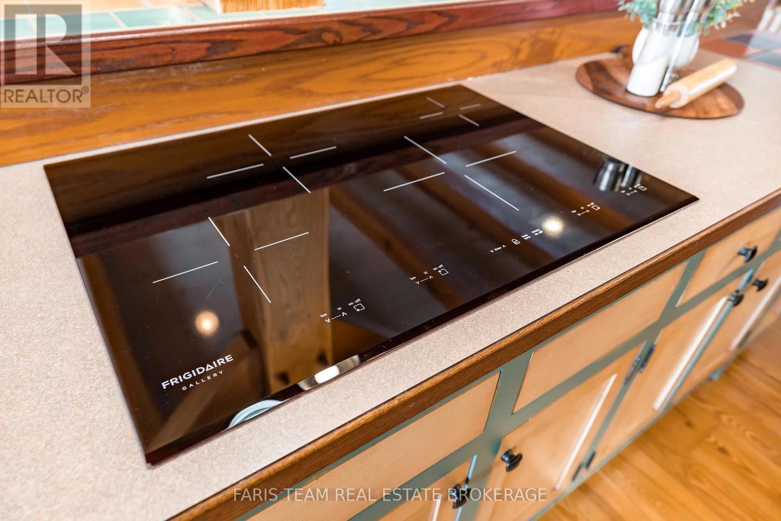 187 Champlain Road, Penetanguishene, Ontario  L9M 1S2 - Photo 7 - S13034156