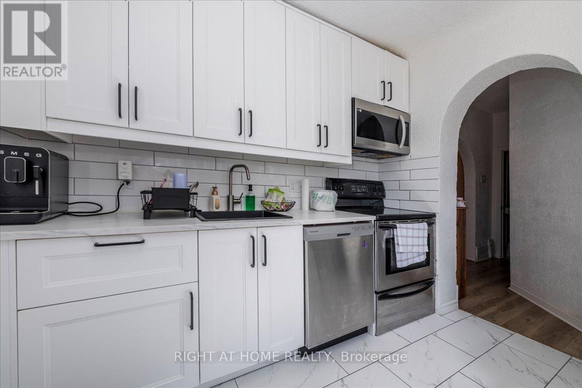 29 Peel Street, Barrie, Ontario  L4M 3K9 - Photo 4 - S13034188