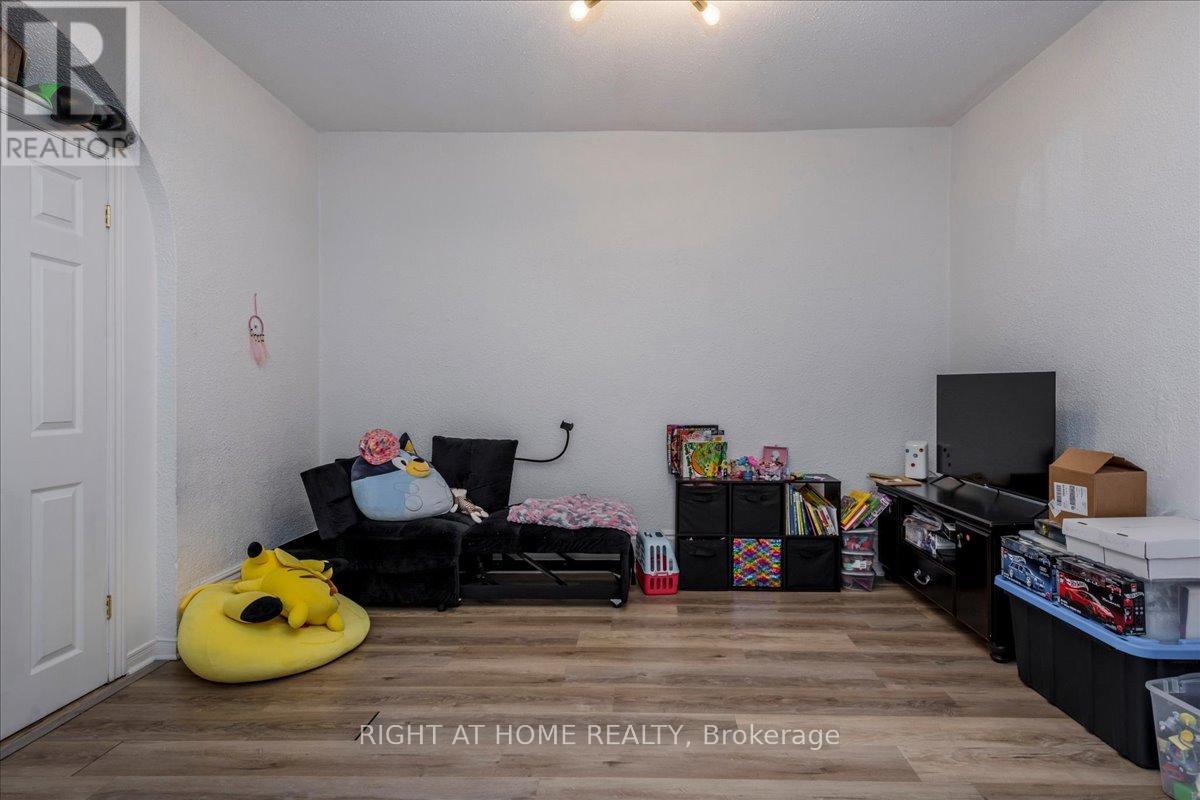 29 Peel Street, Barrie, Ontario  L4M 3K9 - Photo 5 - S13034188