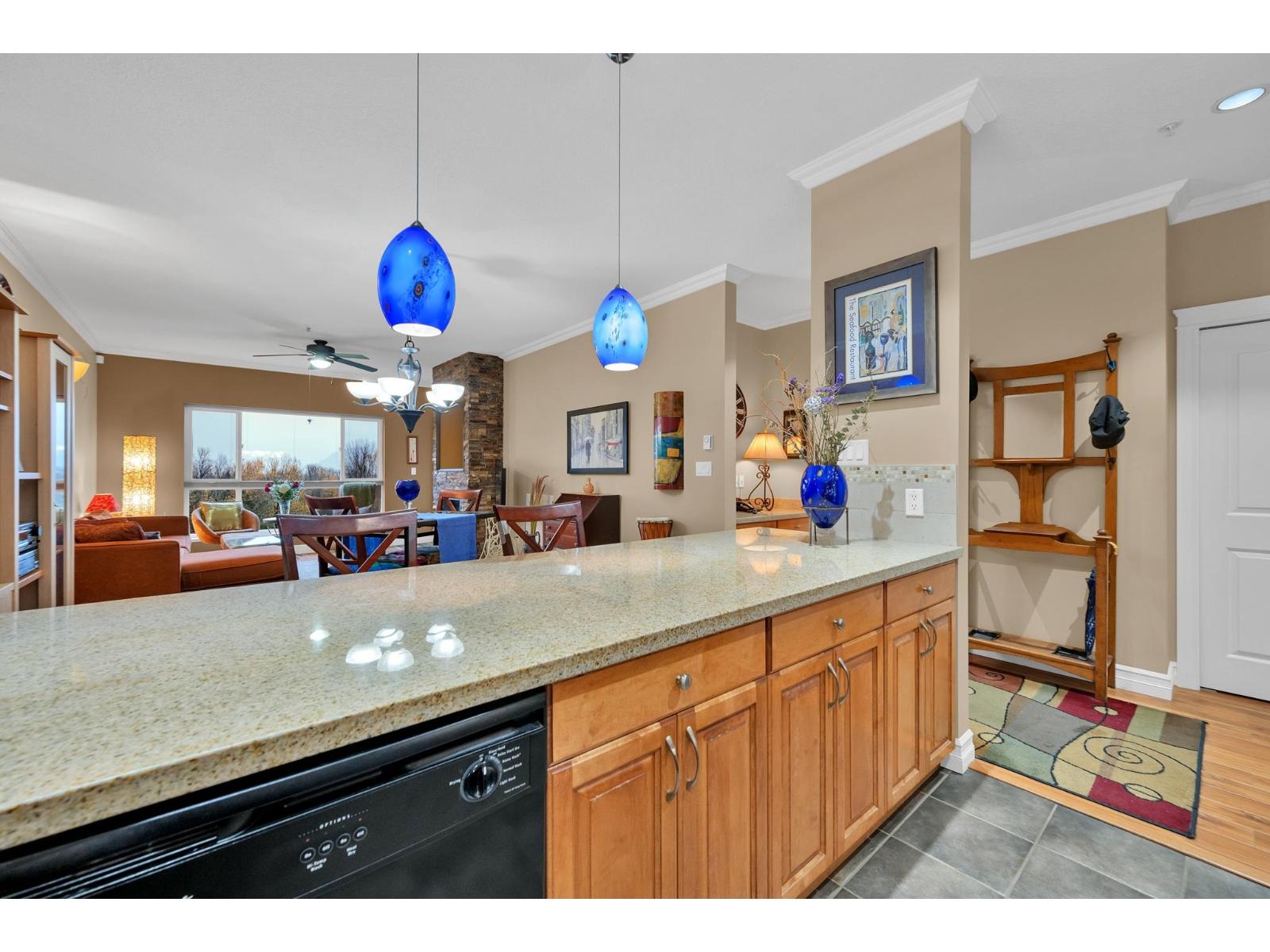 205 33755 7 Avenue, Mission, British Columbia  V2V 0A4 - Photo 4 - R3112571