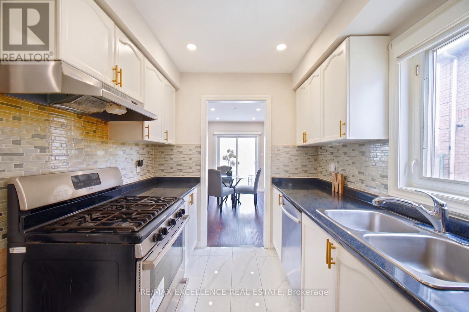 18 Manett Crescent, Brampton, Ontario  L6X 4X4 - Photo 13 - W13034062