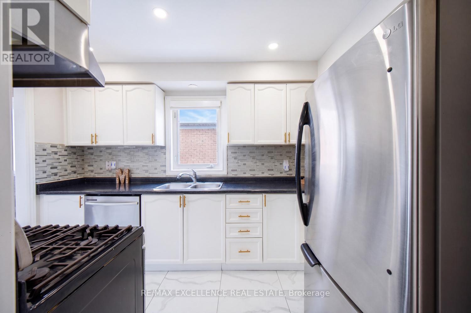 18 Manett Crescent, Brampton, Ontario  L6X 4X4 - Photo 14 - W13034062