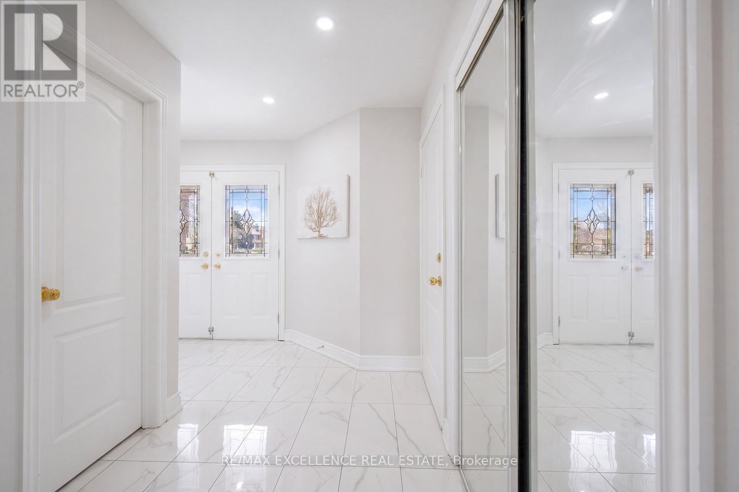 18 Manett Crescent, Brampton, Ontario  L6X 4X4 - Photo 6 - W13034062