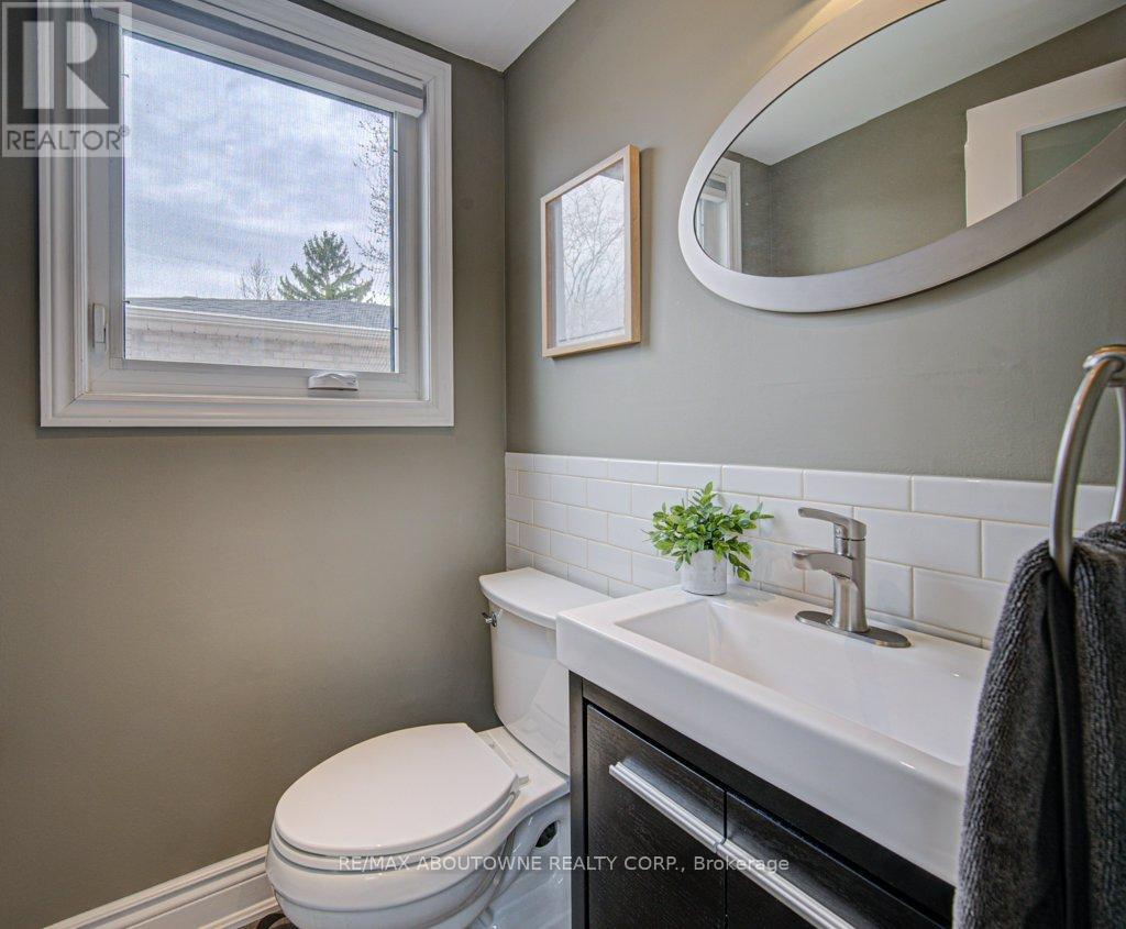 126 Otter Crescent, Oakville, Ontario  L6H 1E6 - Photo 10 - W13034070