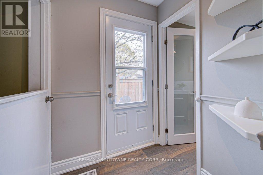 126 Otter Crescent, Oakville, Ontario  L6H 1E6 - Photo 11 - W13034070