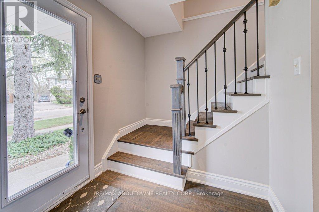 126 Otter Crescent, Oakville, Ontario  L6H 1E6 - Photo 12 - W13034070