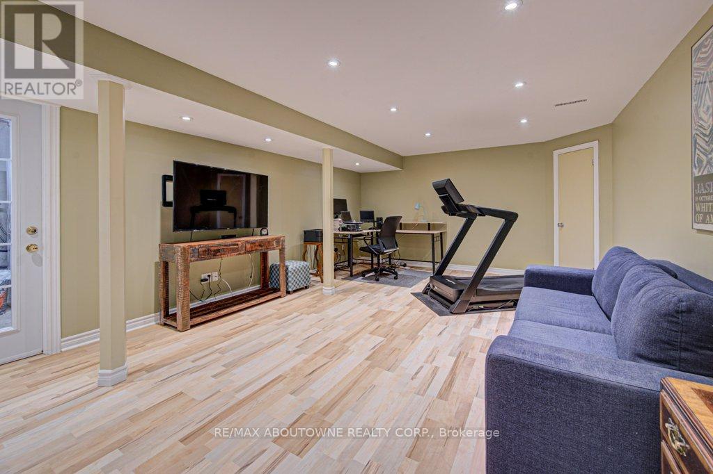 126 Otter Crescent, Oakville, Ontario  L6H 1E6 - Photo 18 - W13034070