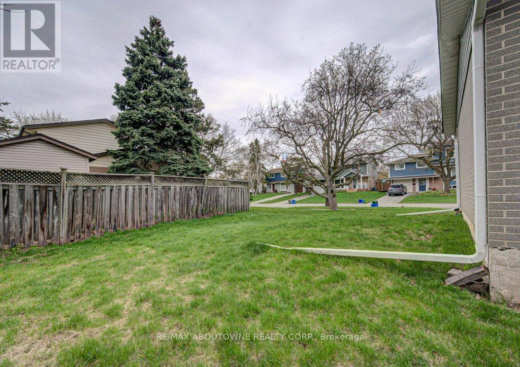 126 Otter Crescent, Oakville, Ontario  L6H 1E6 - Photo 21 - W13034070