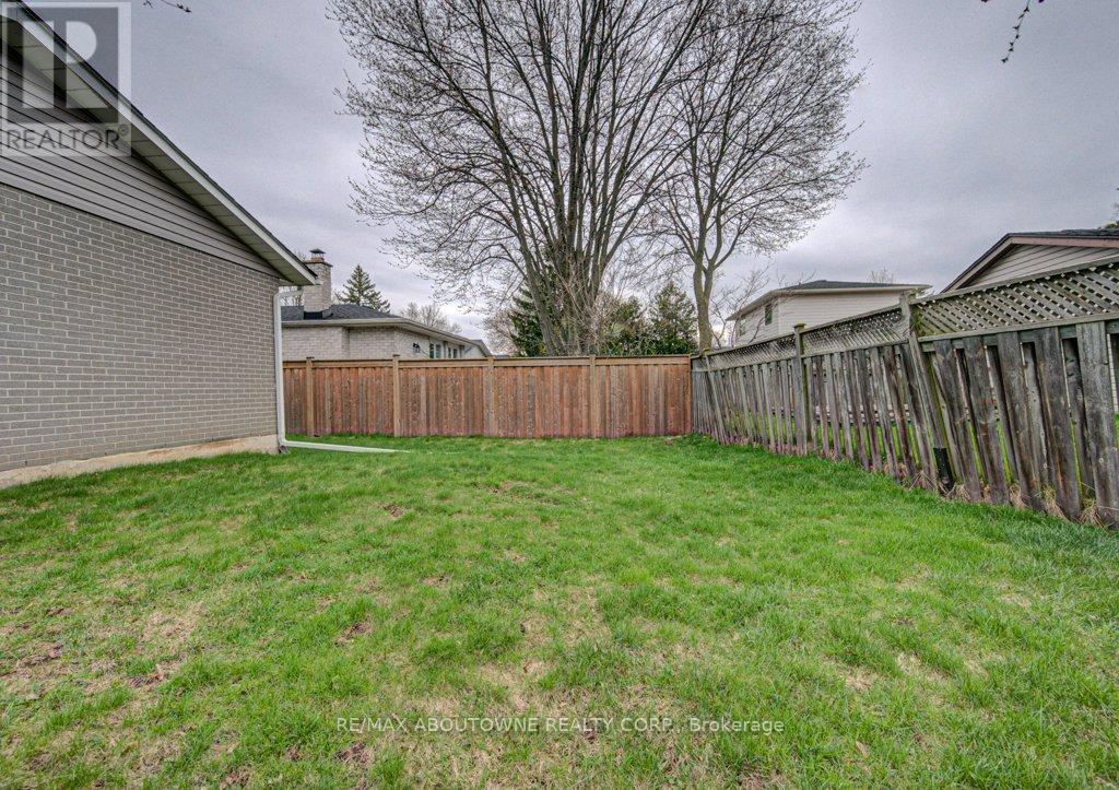 126 Otter Crescent, Oakville, Ontario  L6H 1E6 - Photo 22 - W13034070