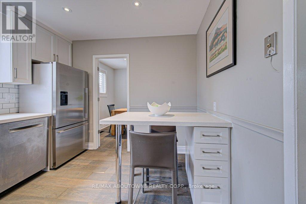 126 Otter Crescent, Oakville, Ontario  L6H 1E6 - Photo 7 - W13034070