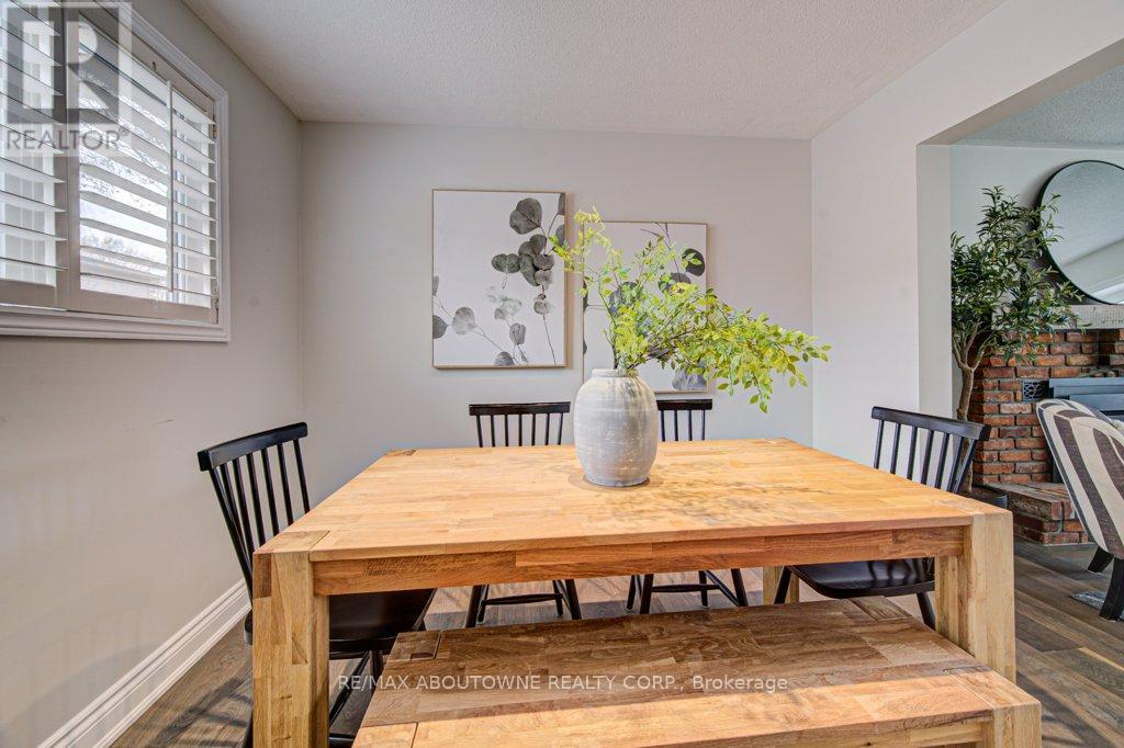 126 Otter Crescent, Oakville, Ontario  L6H 1E6 - Photo 8 - W13034070