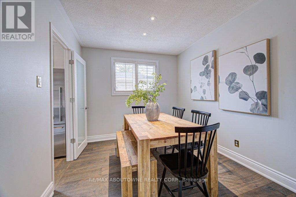 126 Otter Crescent, Oakville, Ontario  L6H 1E6 - Photo 9 - W13034070