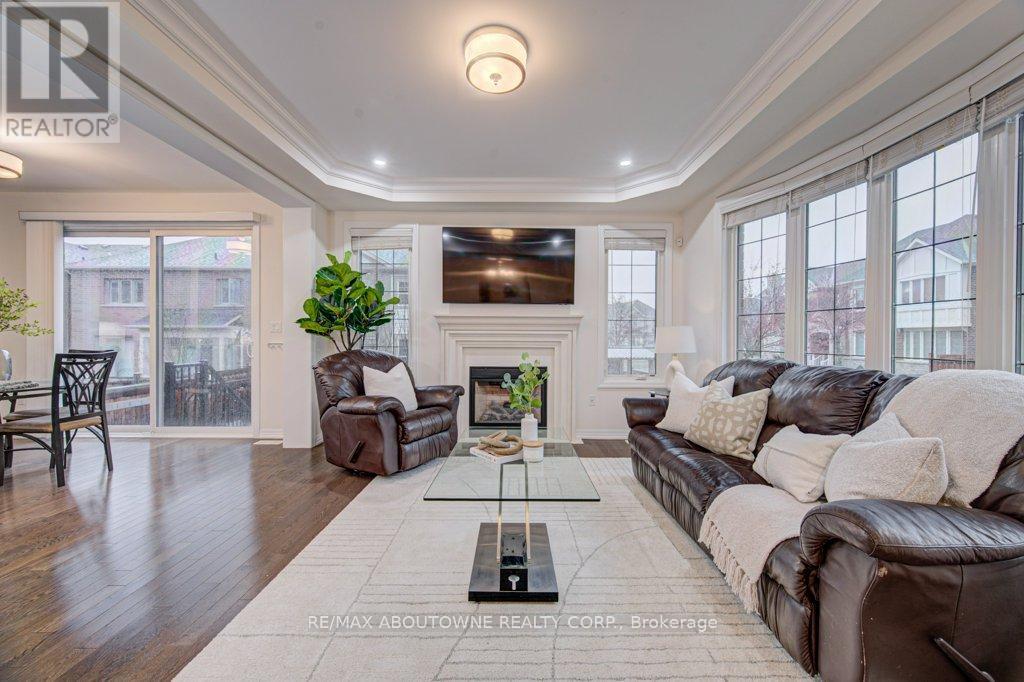 178 Cherryhurst Road, Oakville, Ontario  L6M 0W1 - Photo 2 - W13034088