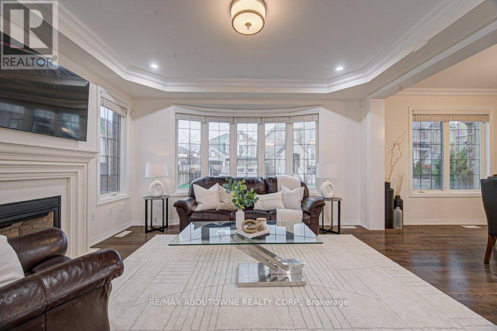 178 Cherryhurst Road, Oakville, Ontario  L6M 0W1 - Photo 4 - W13034088