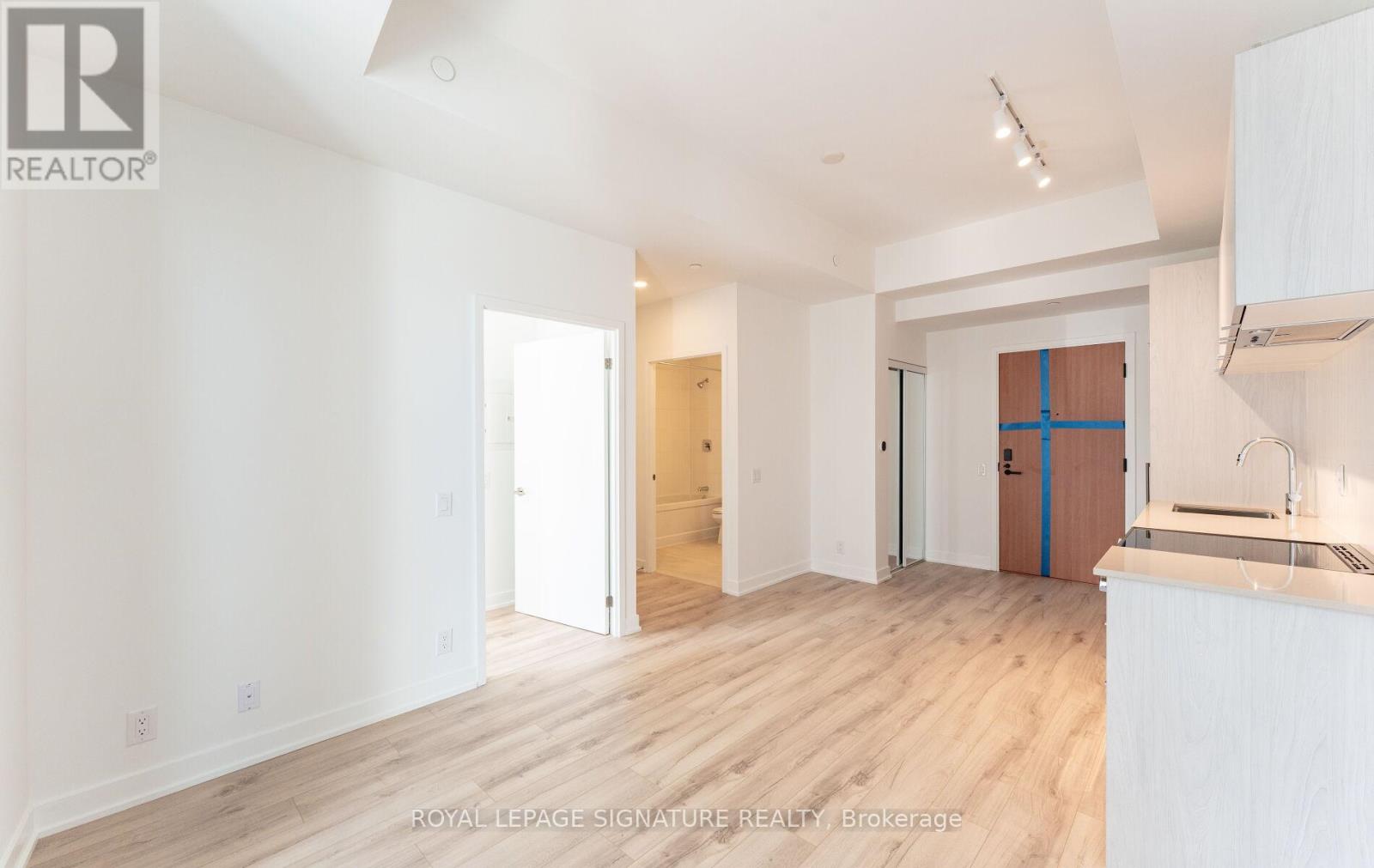 404 - 1660 Bloor Street W, Toronto, Ontario  M6P 1B1 - Photo 5 - W13034154