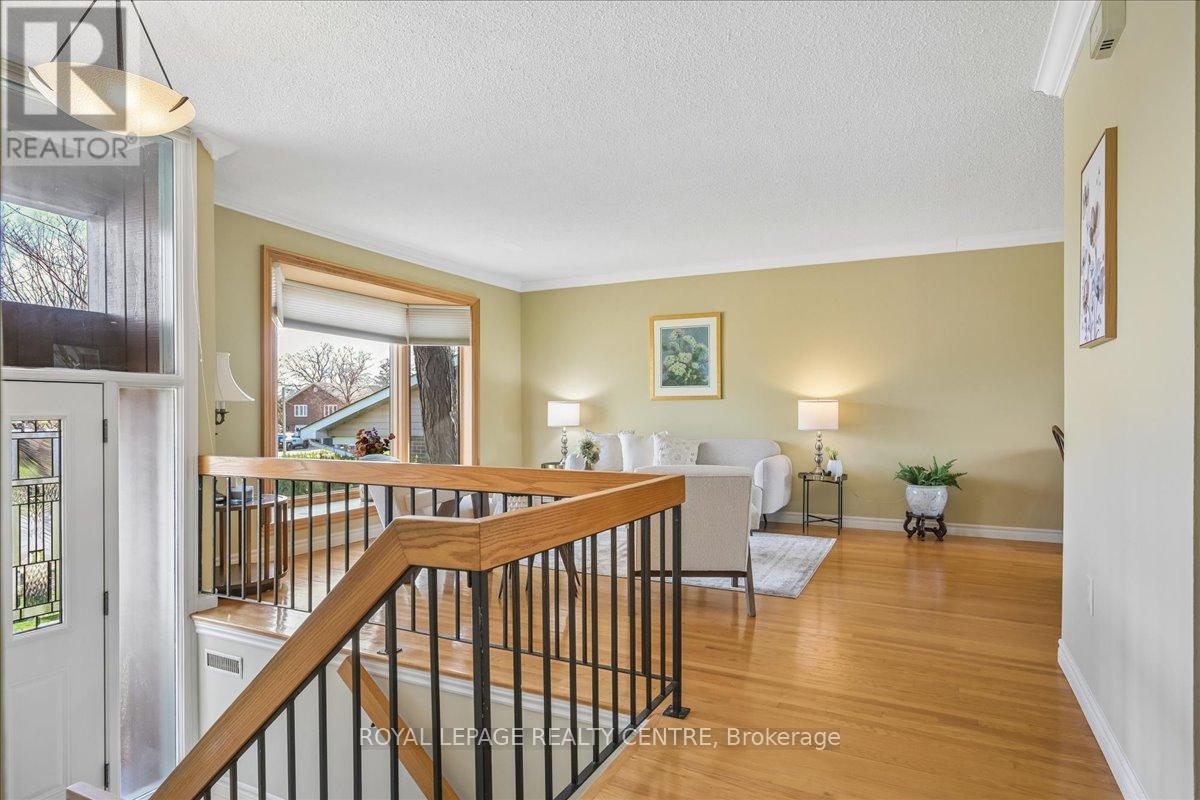 3232 Crosstree Court, Mississauga, Ontario  L5L 1G7 - Photo 7 - W13034162