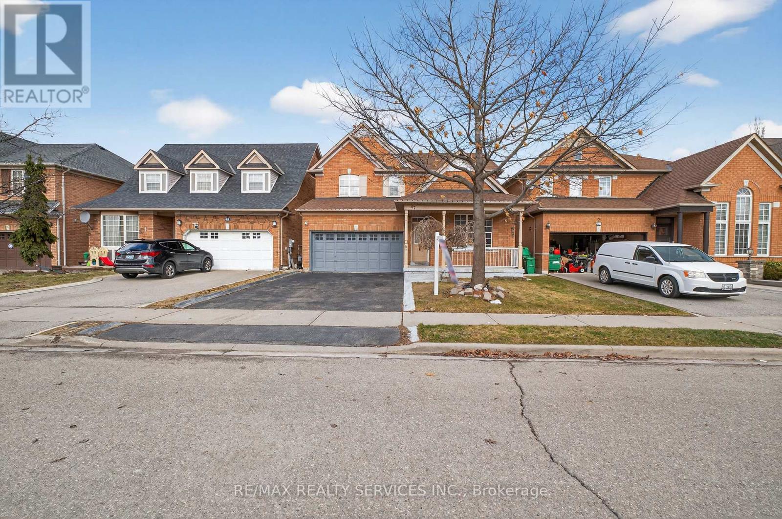 47 Upper Highlands Drive, Brampton, Ontario  L6Z 4V9 - Photo 2 - W13034166