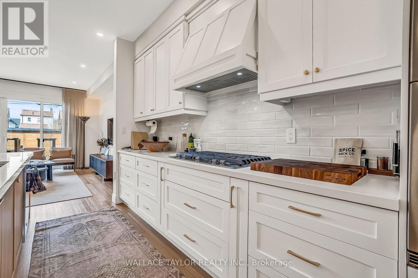 193 Perth Avenue, Toronto, Ontario  M6P 3X7 - Photo 15 - W13034182