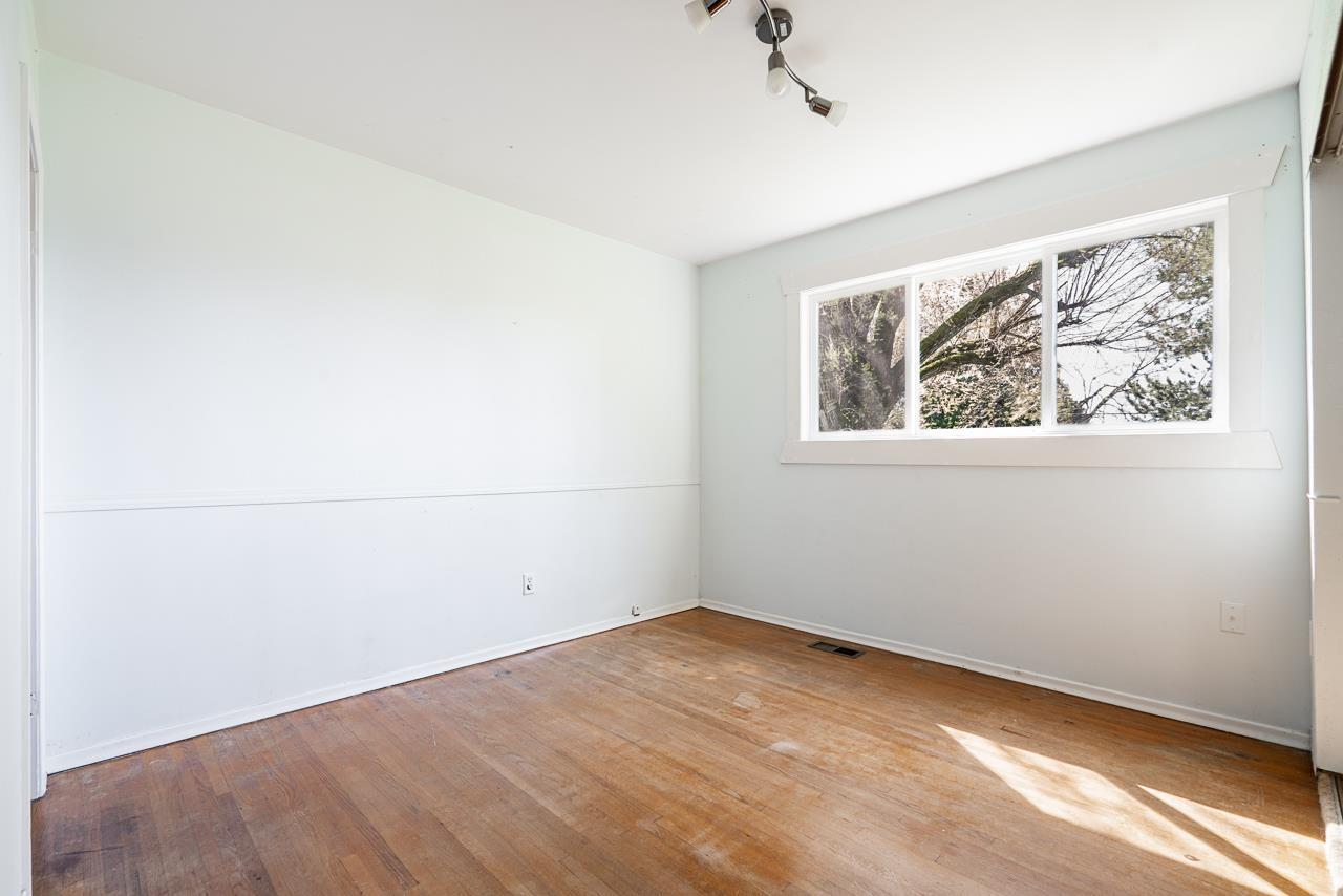 15405 Semiahmoo Avenue, White Rock, British Columbia  V4B 1T6 - Photo 13 - R3112222