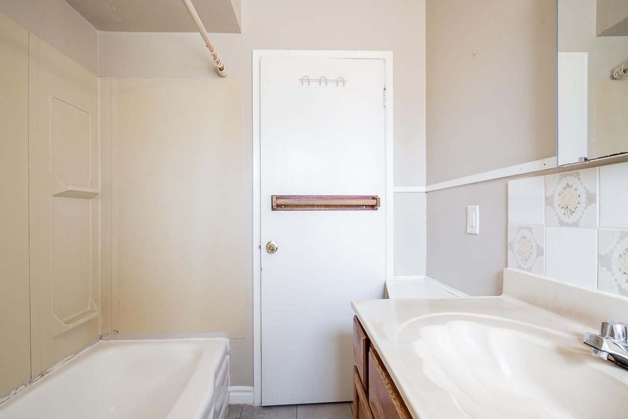 15405 Semiahmoo Avenue, White Rock, British Columbia  V4B 1T6 - Photo 16 - R3112222