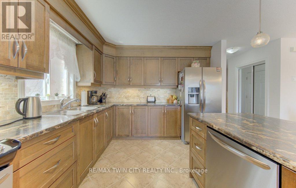 11 Frey Crescent, Kitchener, Ontario  N2E 4L5 - Photo 12 - X13034240