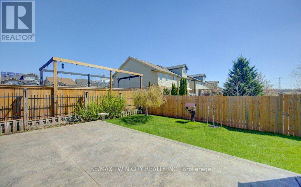 11 Frey Crescent, Kitchener, Ontario  N2E 4L5 - Photo 38 - X13034240