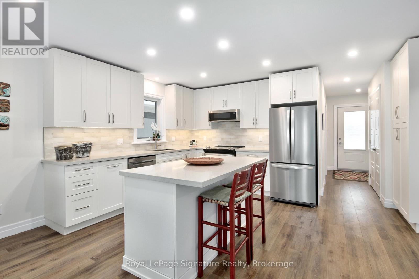 116 Dove Drive, Blue Mountains, Ontario  N0H 2P0 - Photo 3 - X12656870