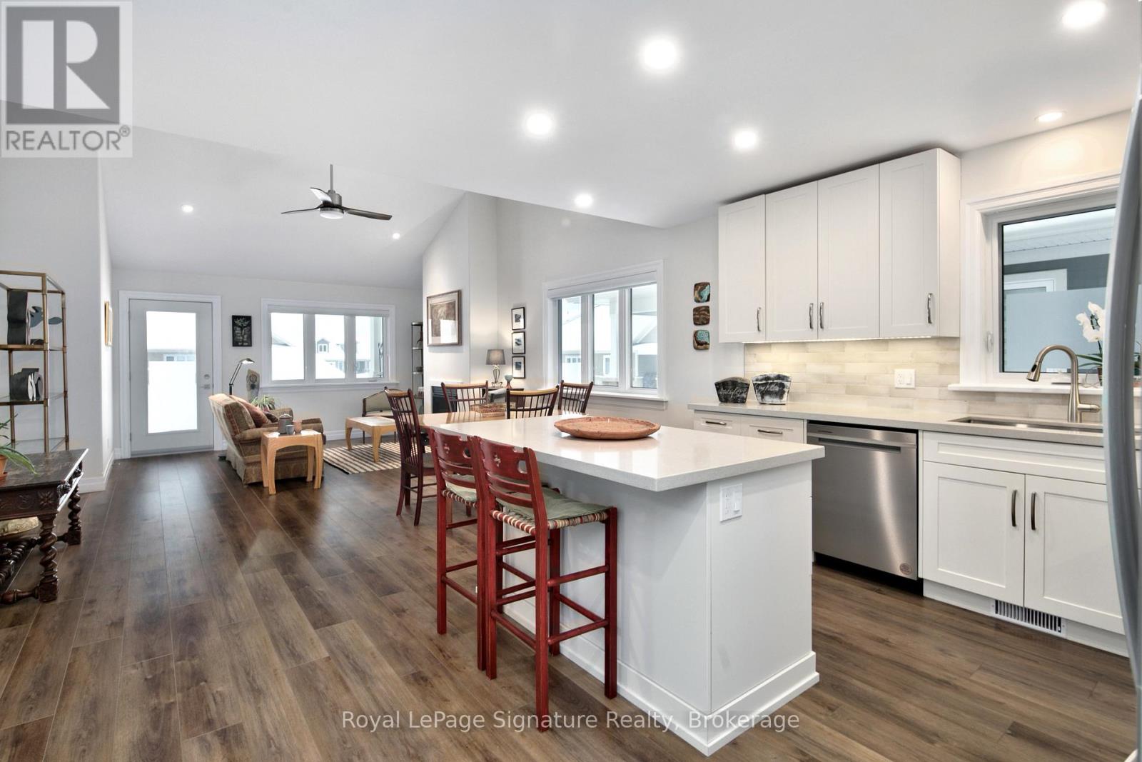 116 Dove Drive, Blue Mountains, Ontario  N0H 2P0 - Photo 5 - X12656870