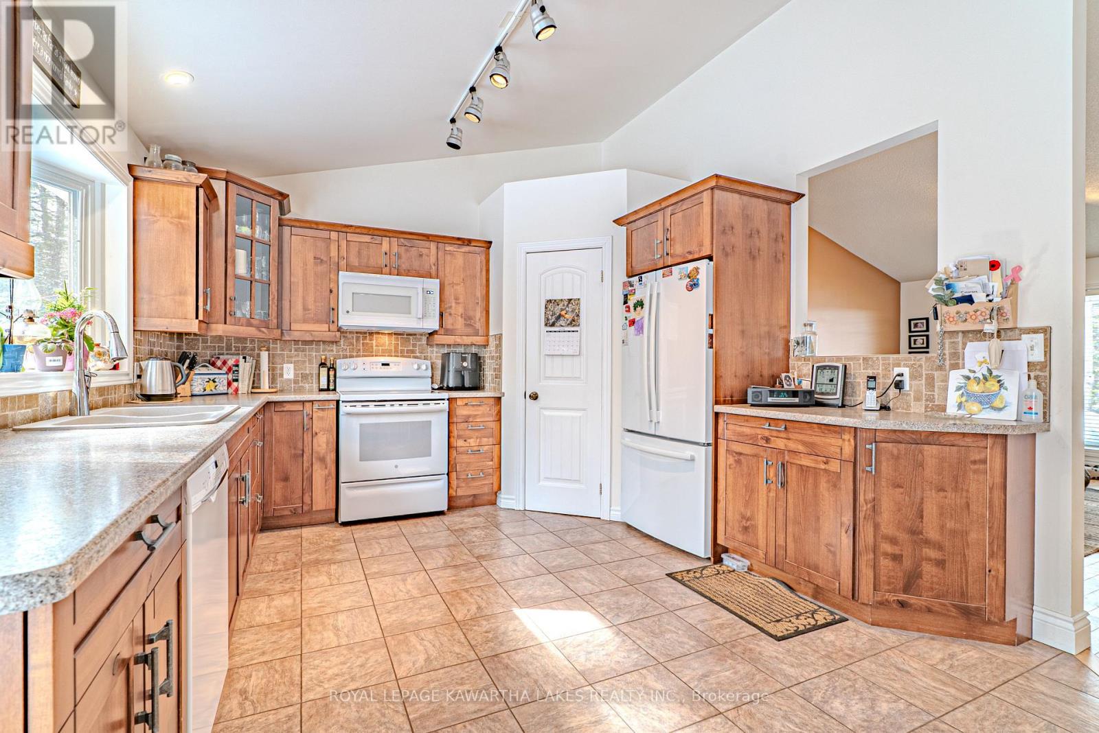 914 County Rd 49, Trent Lakes, Ontario  K0M 1A0 - Photo 19 - X12971700