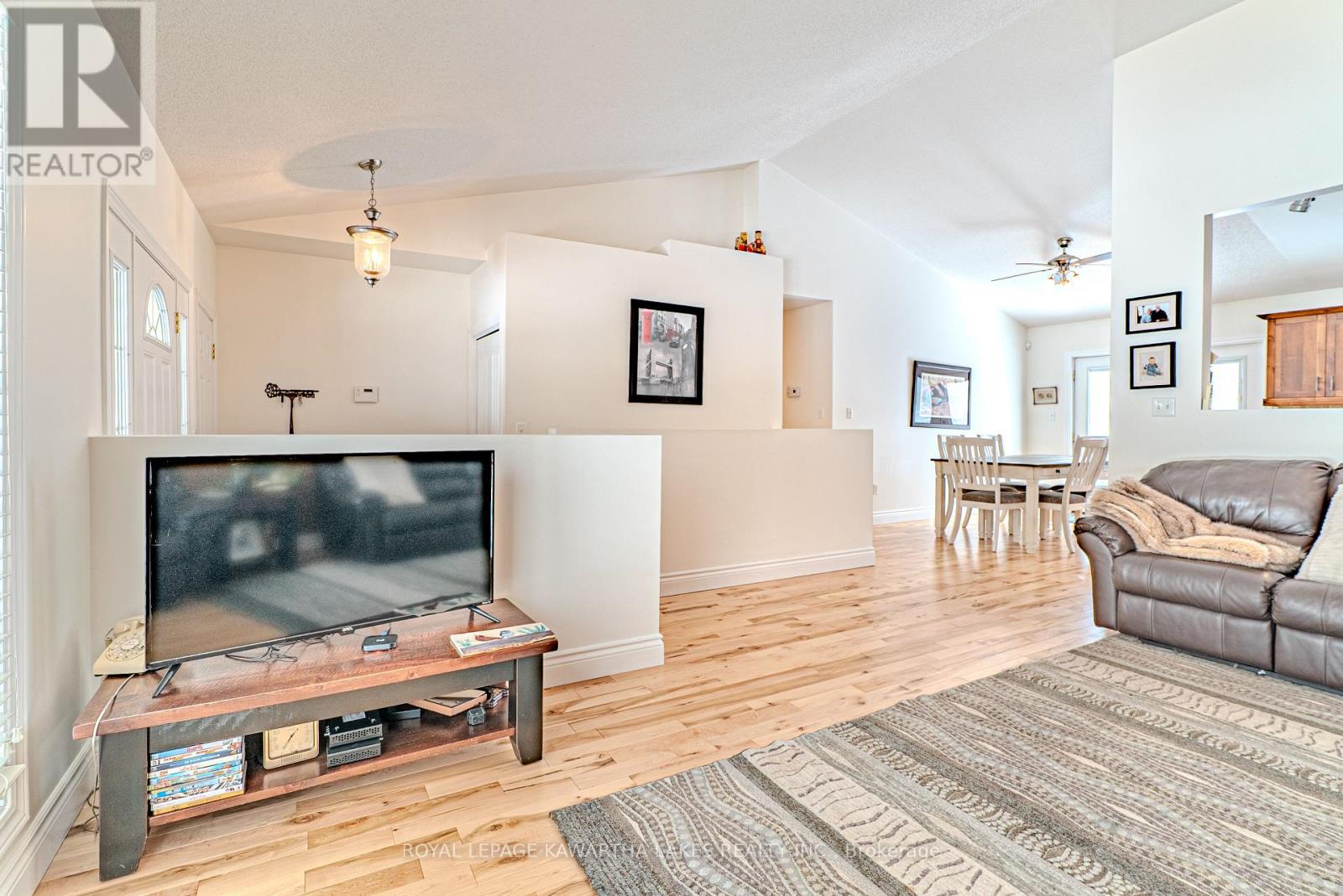 914 County Rd 49, Trent Lakes, Ontario  K0M 1A0 - Photo 16 - X12971700