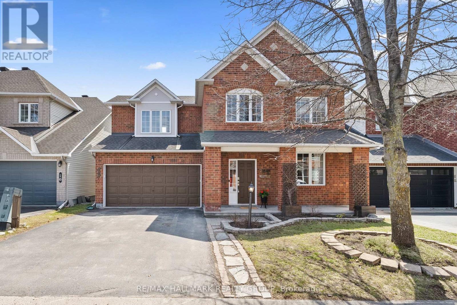 18 IRISH ROSE CRESCENT, Ottawa, Ontario