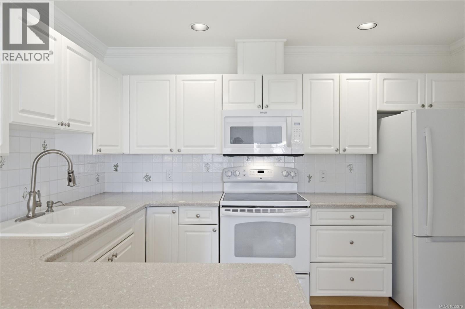 7 520 Marsett Pl, Saanich, British Columbia  V8Z 7J1 - Photo 6 - 1032979