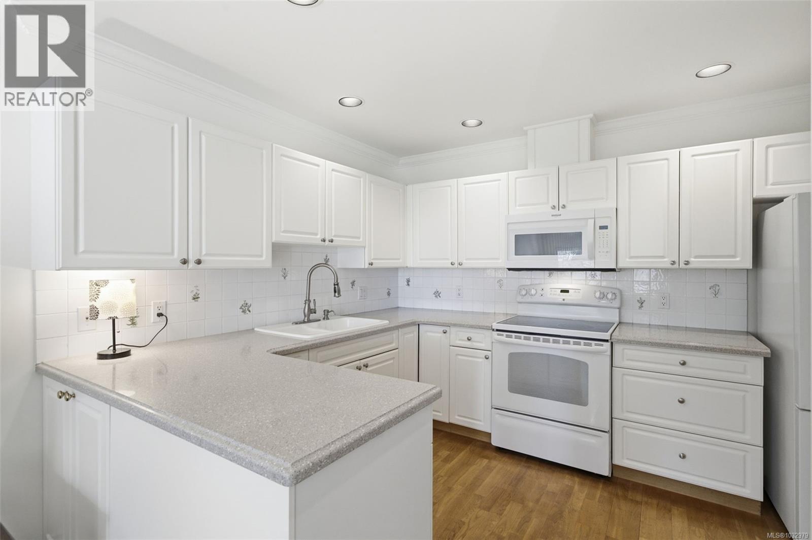 7 520 Marsett Pl, Saanich, British Columbia  V8Z 7J1 - Photo 8 - 1032979