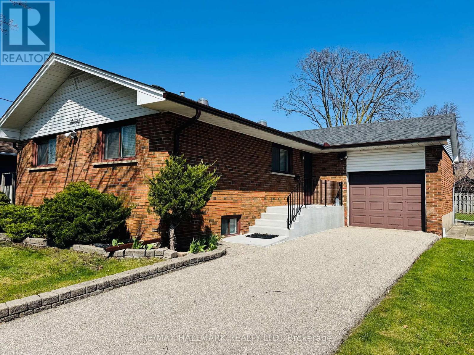 70 Lavington Drive, Toronto, Ontario  M9R 2H4 - Photo 35 - W12770562