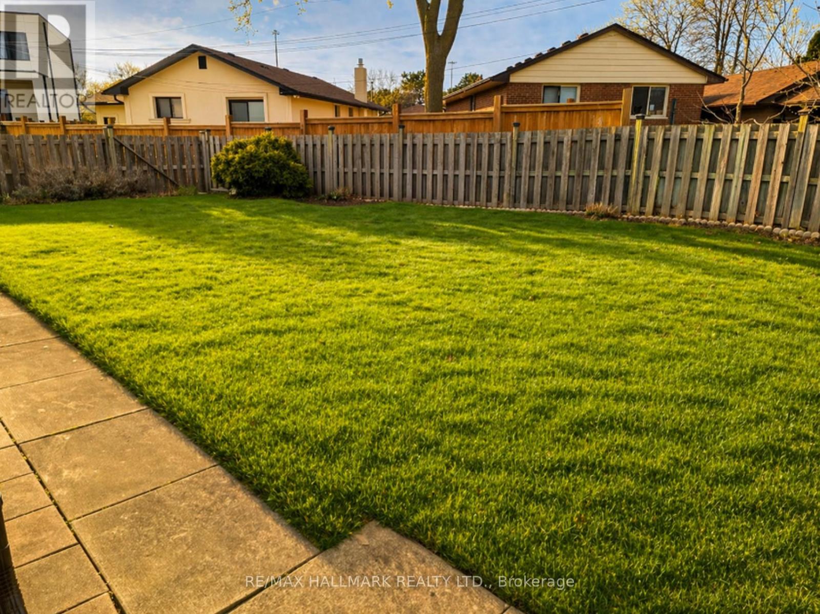 70 Lavington Drive, Toronto, Ontario  M9R 2H4 - Photo 36 - W12770562